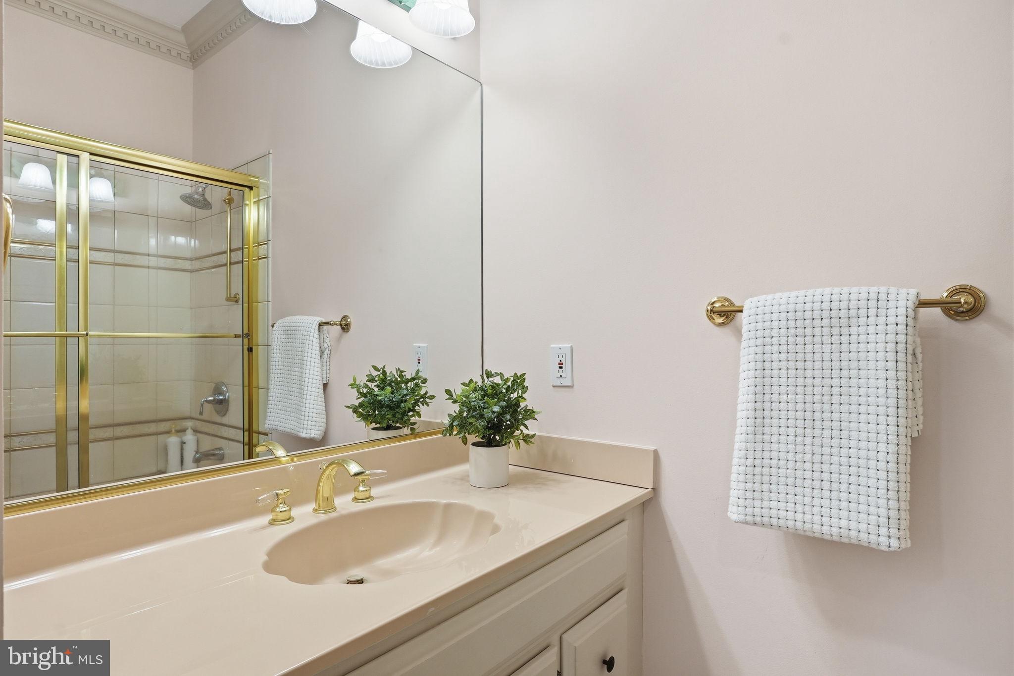 2562 Carrollton Road Annapolis, MD 21403 - Photo 29 of 54 En suite bathroom in first secondary bedroom