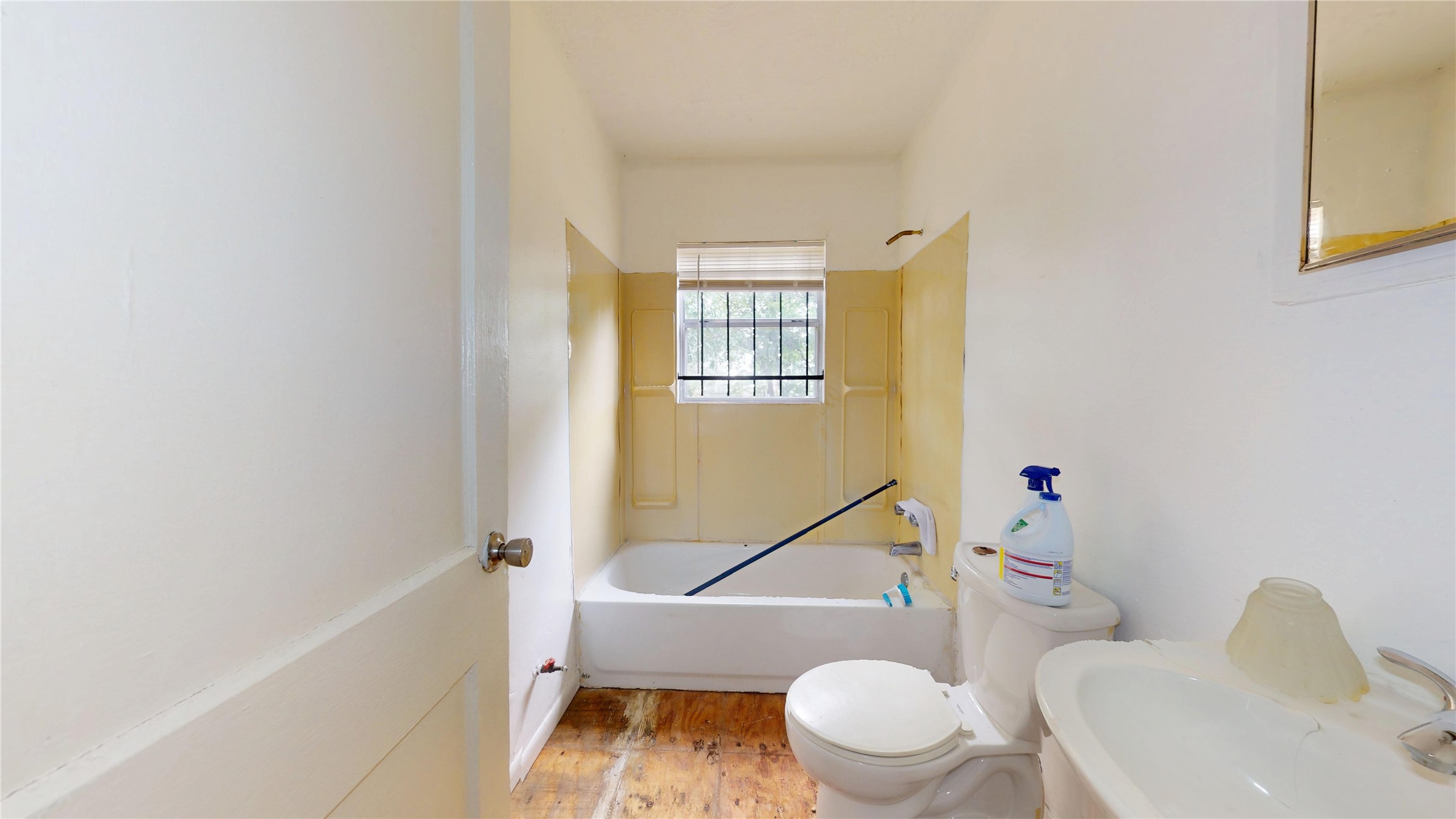 6604 Conley Street Houston, TX 77021 - Photo 20 of 28 a white toilet sitting next to a bath tub