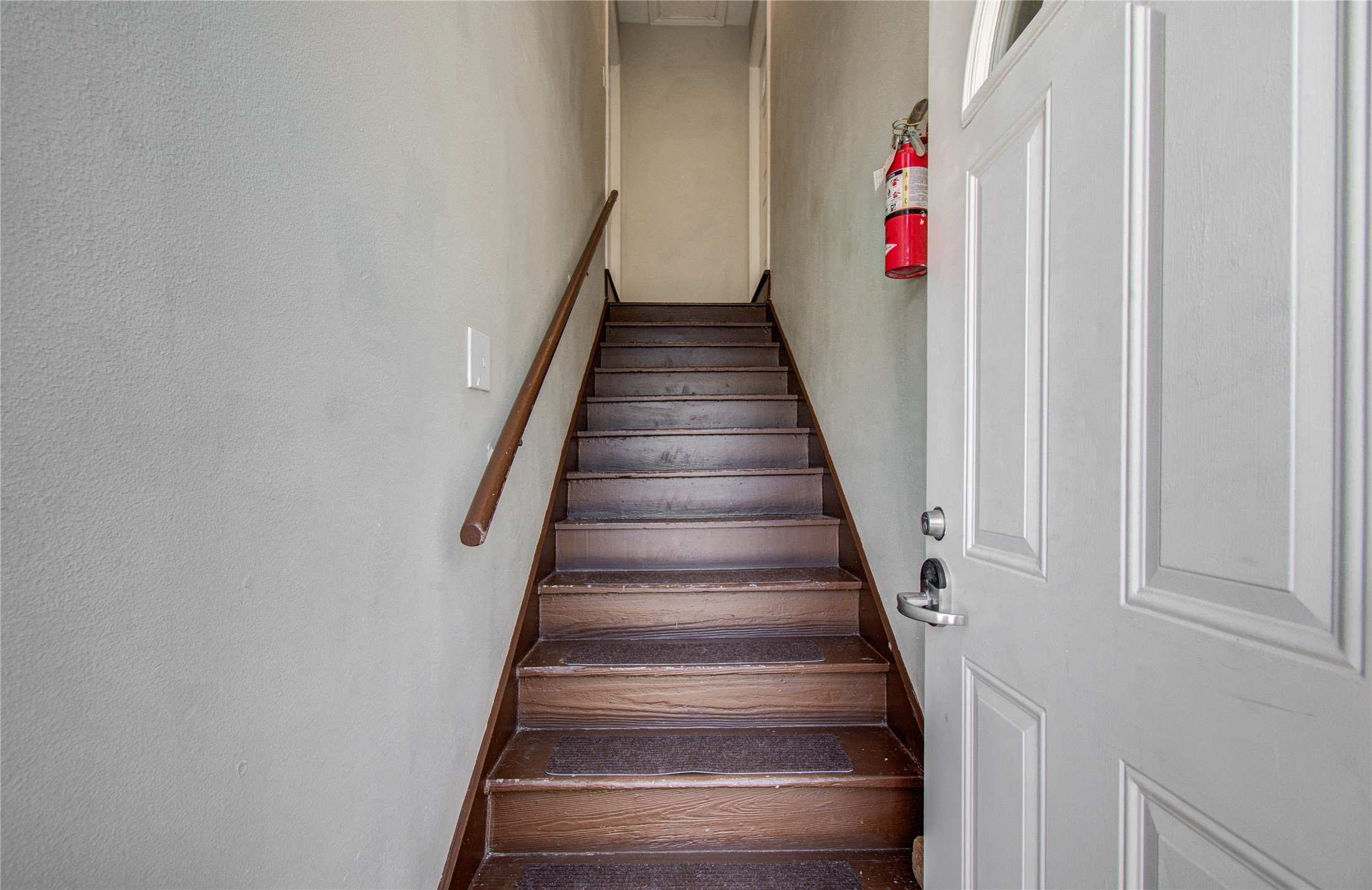 710 Hemphill Street, Unit 2 Houston, TX 77007 - Photo 19 of 21 Secured hallway entrance
