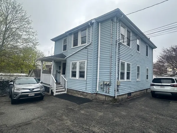a view of a house with a yard