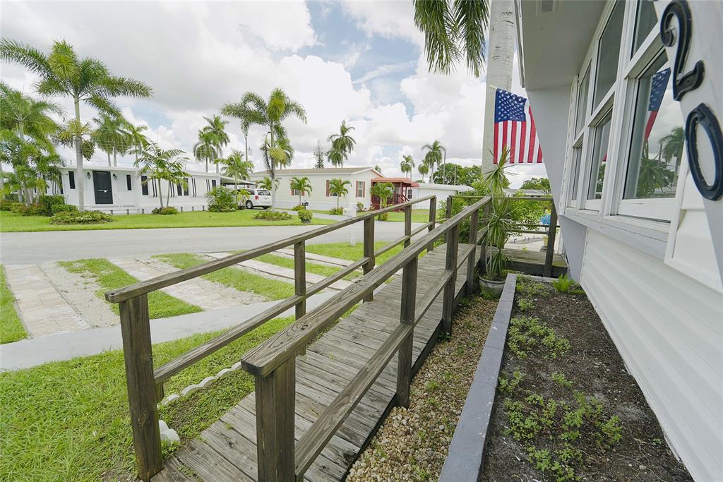 8520 Southwest 18th Court Davie, FL 33324 - Photo 18 of 48