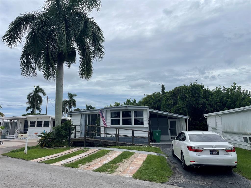 8520 Southwest 18th Court Davie, FL 33324 - Photo 5 of 48