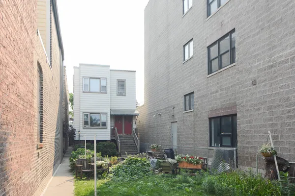 $2,100 | 3426 North Lincoln Avenue, Unit 2, Chicago, IL 60657