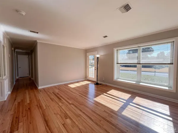 $1,695 | 3730 Forest Glen Drive, Pensacola, FL 32504
