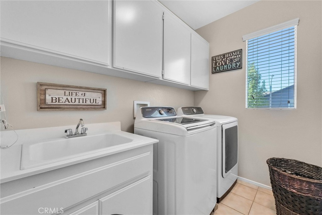 11499 Bridgeway Drive Riverside, CA 92505 - Photo 40 of 65 Laundry Room Upstairs