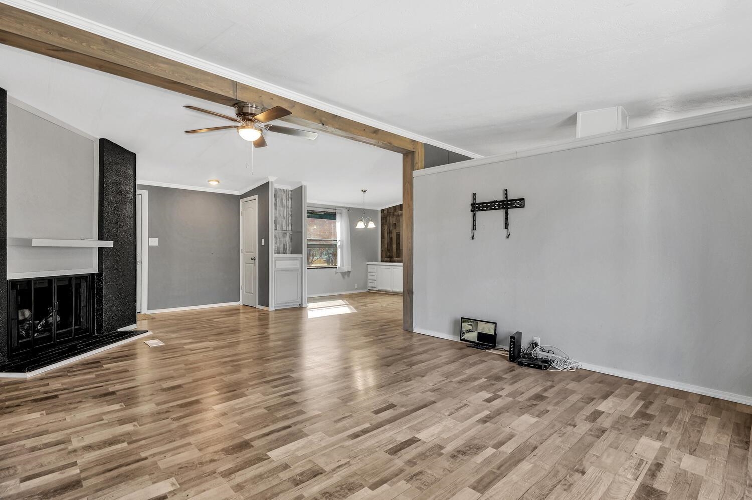 2432 Winesap Street Wichita, KS 67216 - Photo 6 of 33