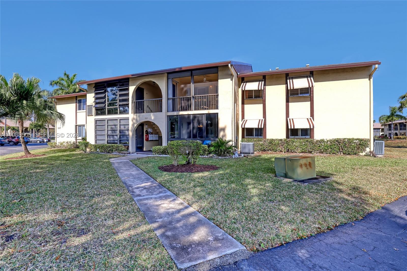 337 Pine Ridge Circle, Unit D2 Greenacres, FL 33463 - Photo 3 of 63