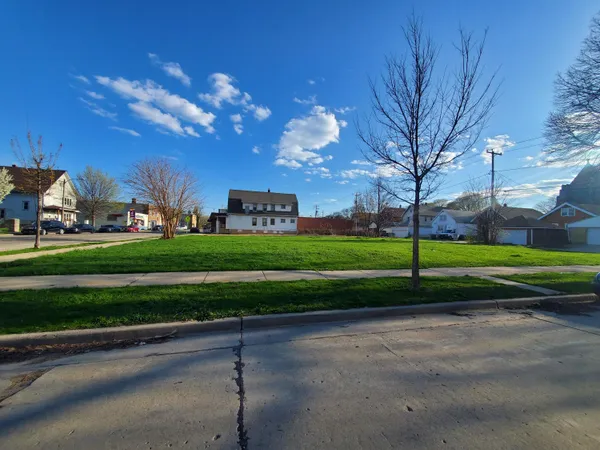 $40,000 | 3885 North Port Washington Avenue, Unit 3897, Milwaukee, WI 53212