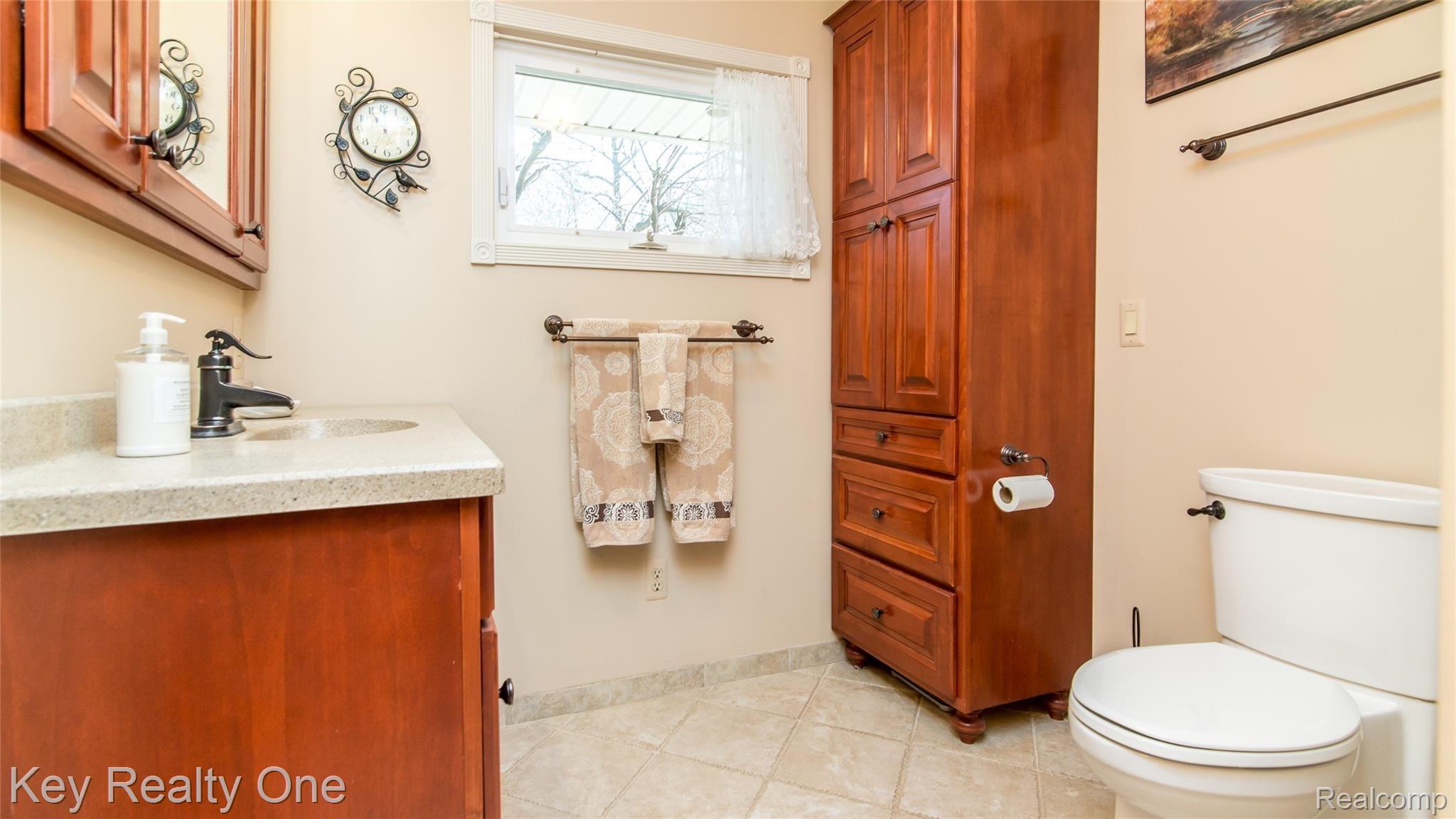 1177 Mill Valley Street Rochester, MI 48306 - Photo 20 of 28 069_12.jpg