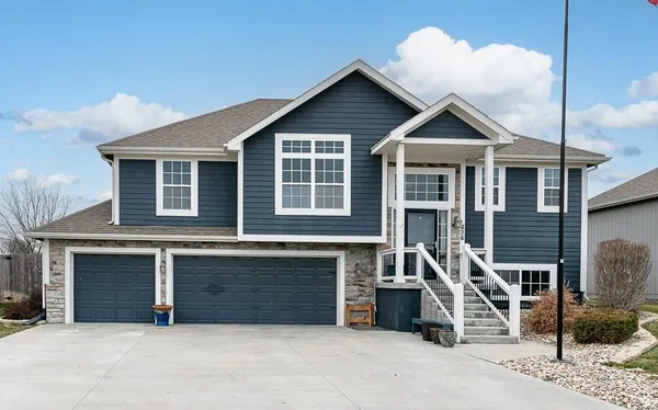 $499,950 | 23576 235th Street, Leavenworth, KS 66048