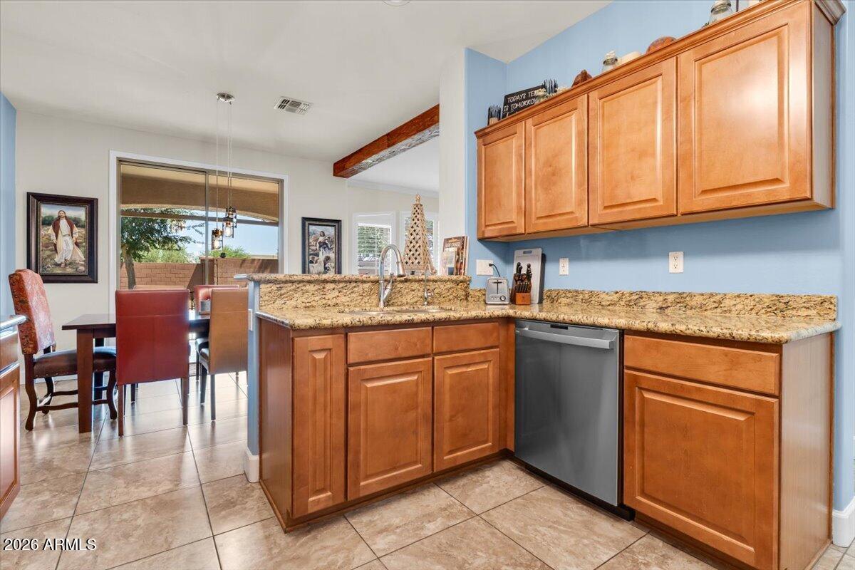 2600 East Springfield Place, Unit 87 Chandler, AZ 85286 - Photo 15 of 40 15-Maple cabinets all brand new applianc