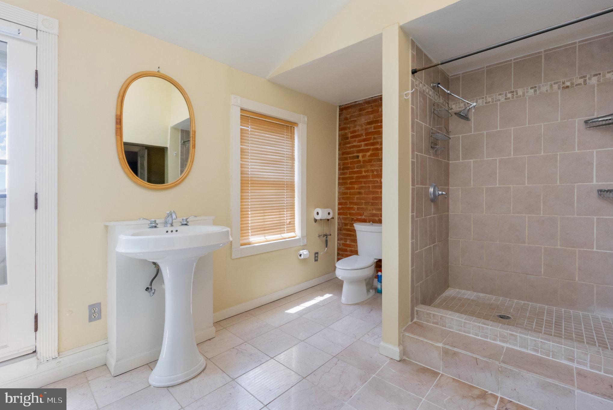 1118 Riverside Avenue Baltimore, MD 21230 - Photo 22 of 28 a bathroom with a sink a toilet and a bathtub
