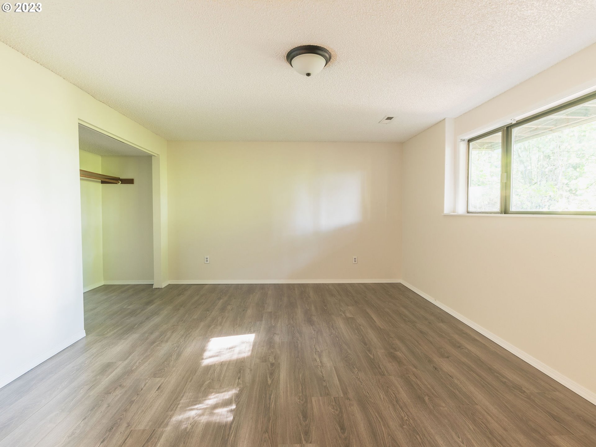 34609 Southeast Hurlburt Road Corbett, OR 97019 - Photo 34 of 48 an empty room with wooden floor and windows