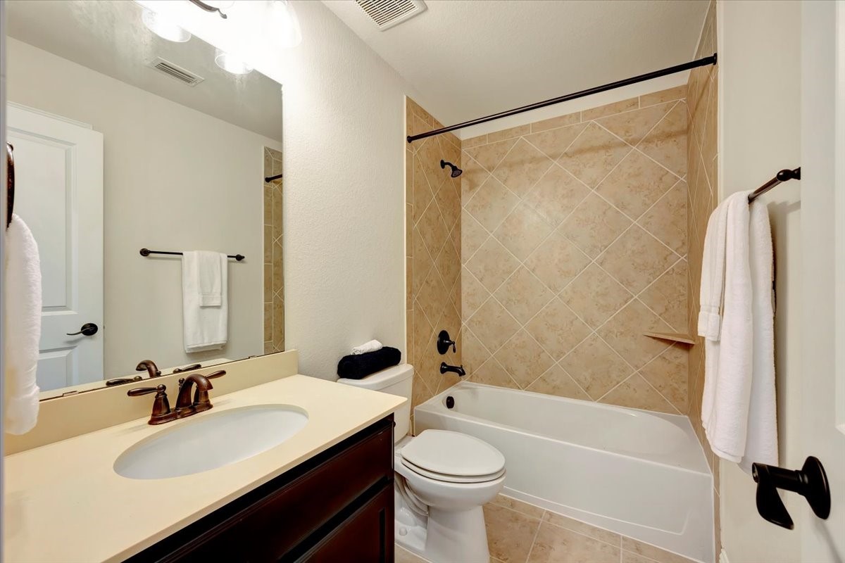 5410 Marble Acres Court Houston, TX 77059 - Photo 37 of 49 a bathroom with a sink mirror toilet and bathtub