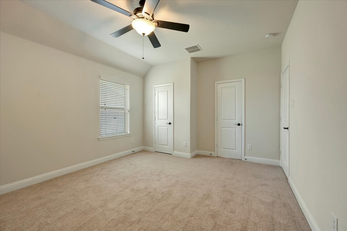 5410 Marble Acres Court Houston, TX 77059 - Photo 45 of 49 an empty room with chandelier fan