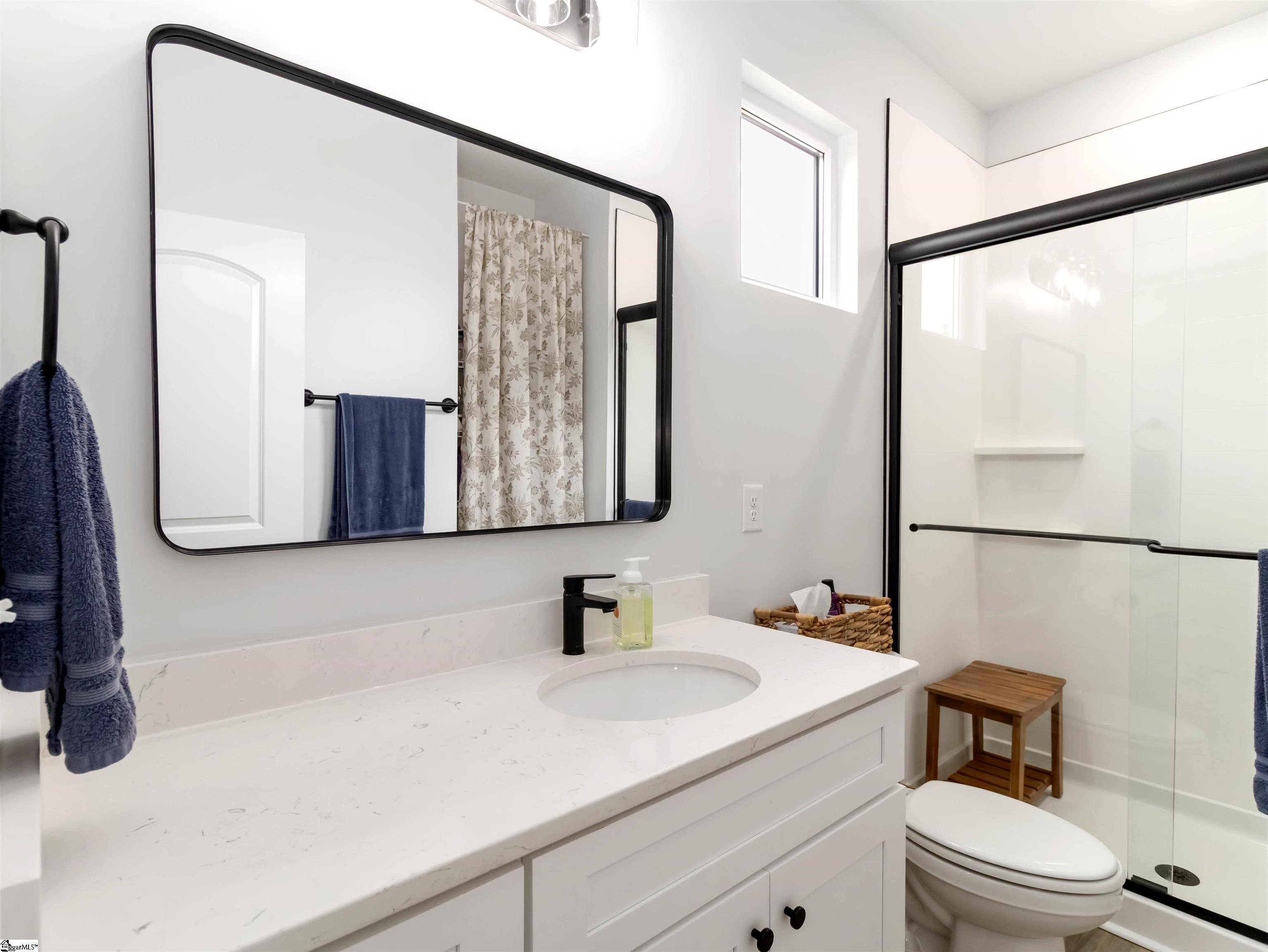 4524 Pine Lane Anderson, SC 29621 - Photo 15 of 25 Primary Ensuite Bathroom