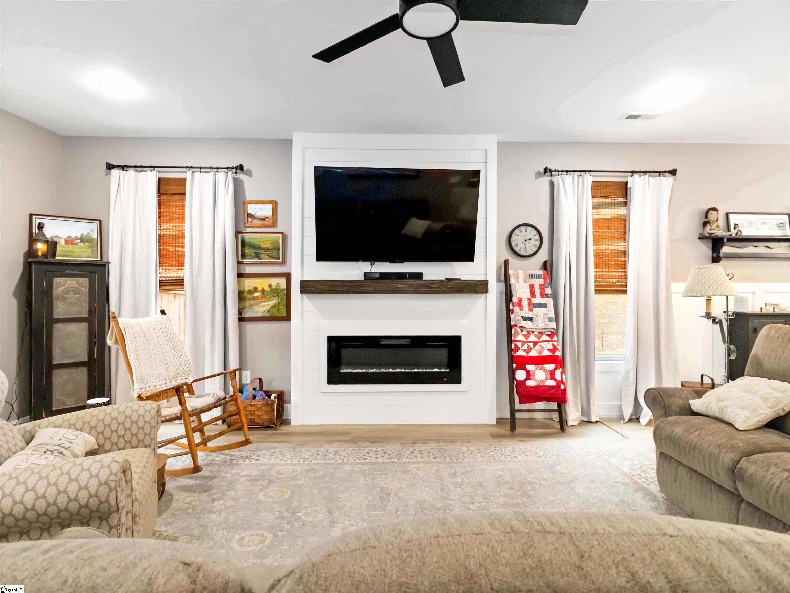 4524 Pine Lane Anderson, SC 29621 - Photo 8 of 25 Living Room