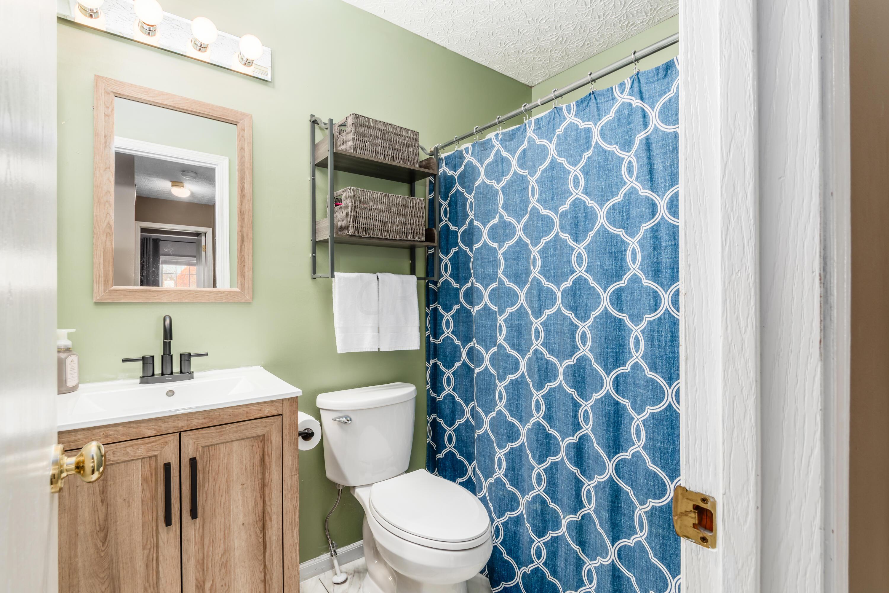 565 Marcum Road Blacklick, OH 43004 - Photo 16 of 29 Upstairs full guest bathroom