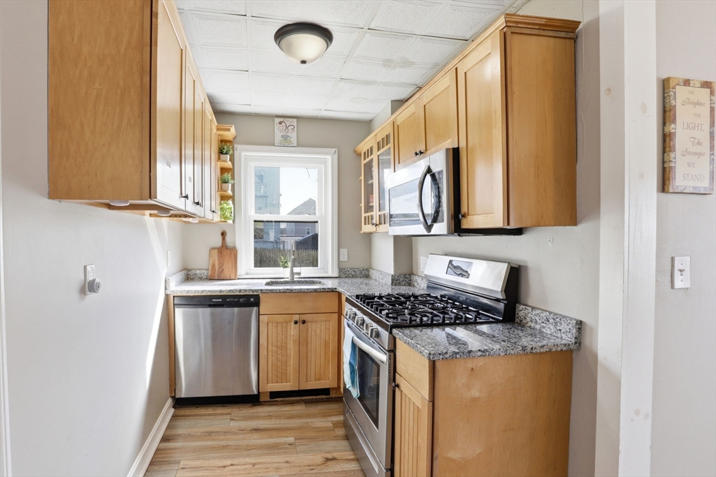 477 Palmer Street Fall River, MA 02721 - Photo 6 of 31