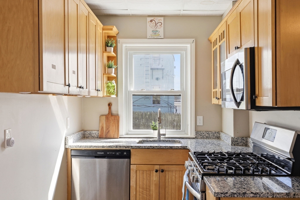 477 Palmer Street Fall River, MA 02721 - Photo 7 of 31