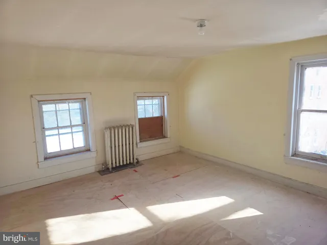 $175,000 | 235 St Mary Street, Burlington, NJ 08016