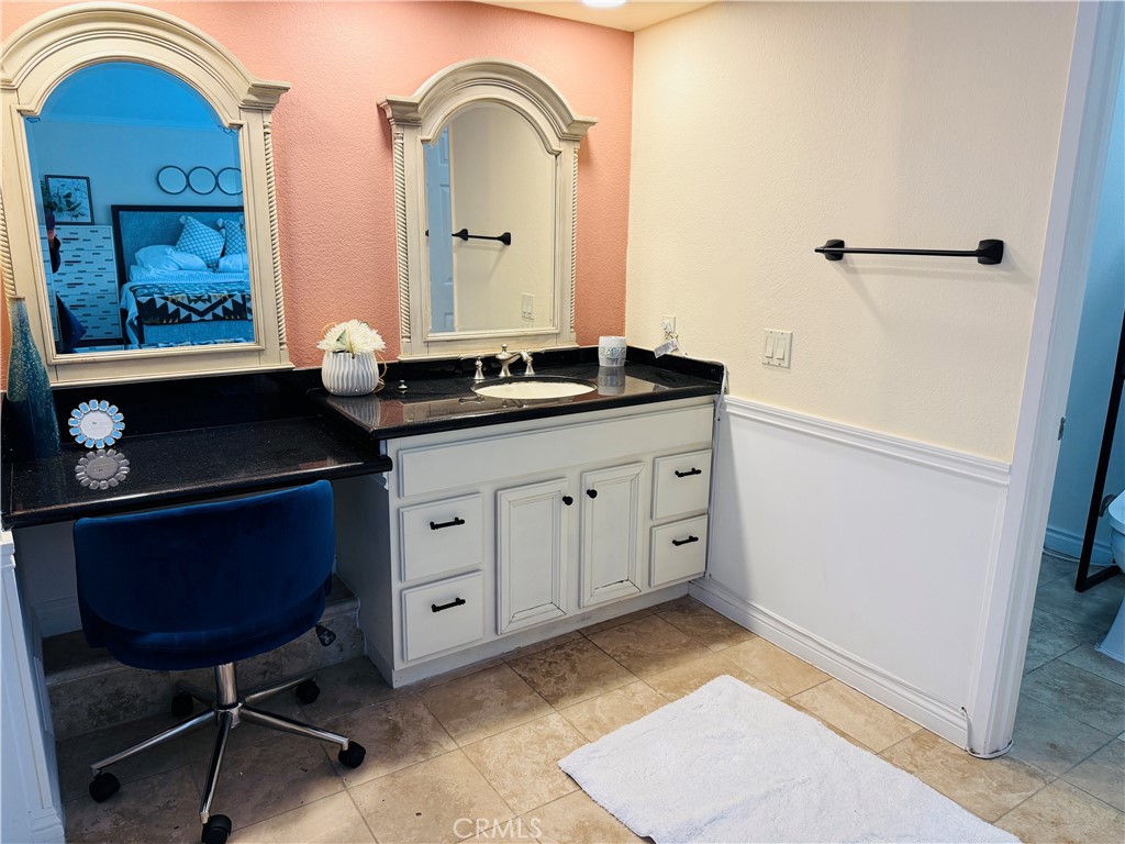 20977 Canyon Ridge Road Diamond Bar, CA 91789 - Photo 26 of 31 a spacious bathroom with 2 sink and a mirror