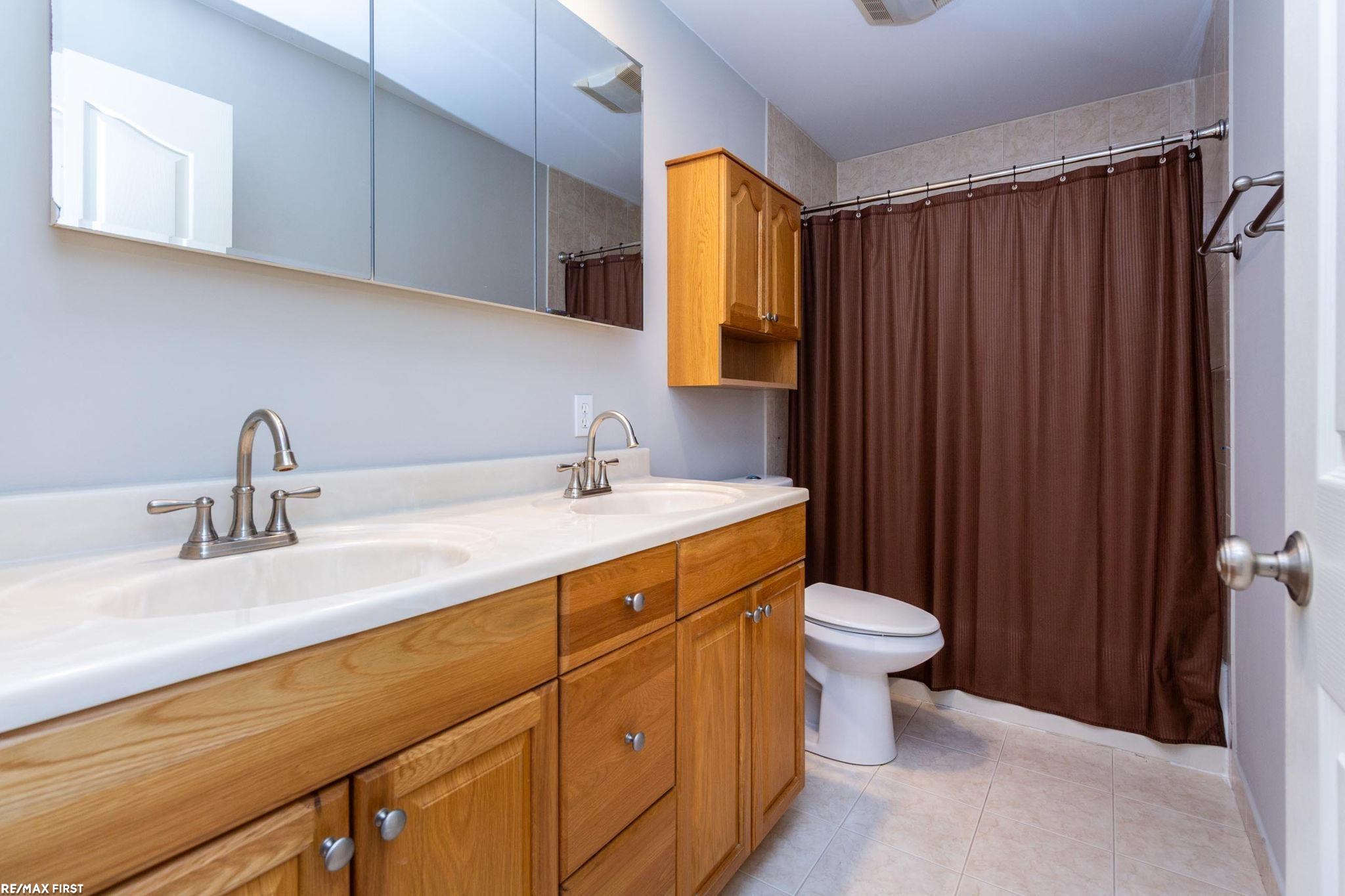 400 East Romeo Road Oakland, MI 48363 - Photo 56 of 85 50186573-76e6a538-2b6d-44dd-bf4c-77a7c028ceb1.JPG