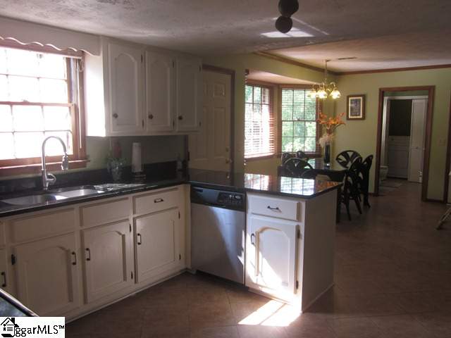 706 Brooks Road Mauldin, SC 29662 - Photo 6 of 18 Gallery Image 6
