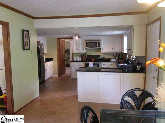 706 Brooks Road Mauldin, SC 29662 - Photo 7 of 18 Gallery Image 7