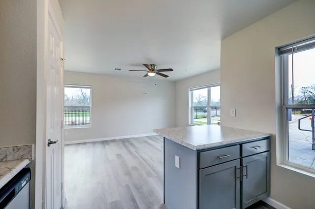 $1,250 | 155 Plez Morgan, Unit 12A, Montgomery, TX 77356
