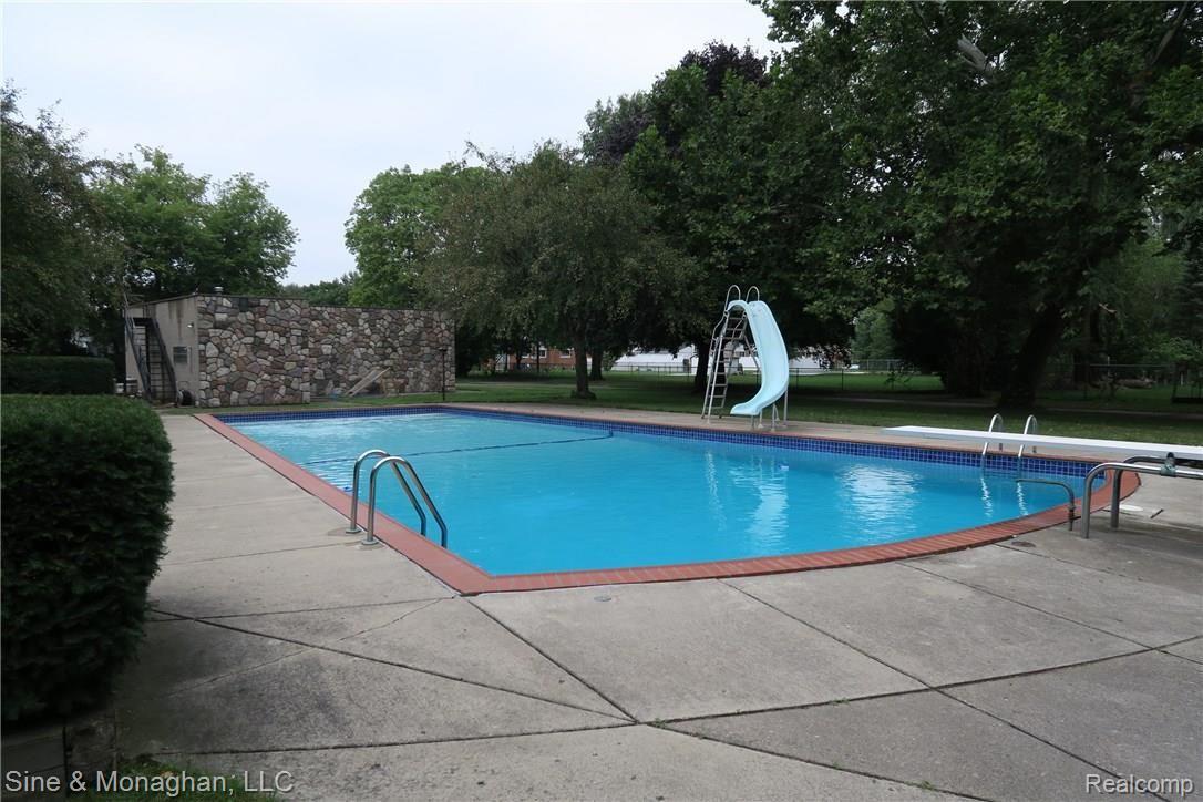 25571 Ryan Road Warren, MI 48091 - Photo 23 of 47 img_2104.jpg