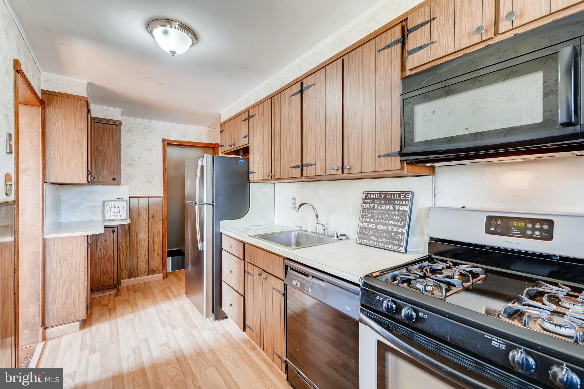 3507 Clarenell Road Baltimore, MD 21229 - Photo 9 of 28 Kitchen shows well, new microwave.