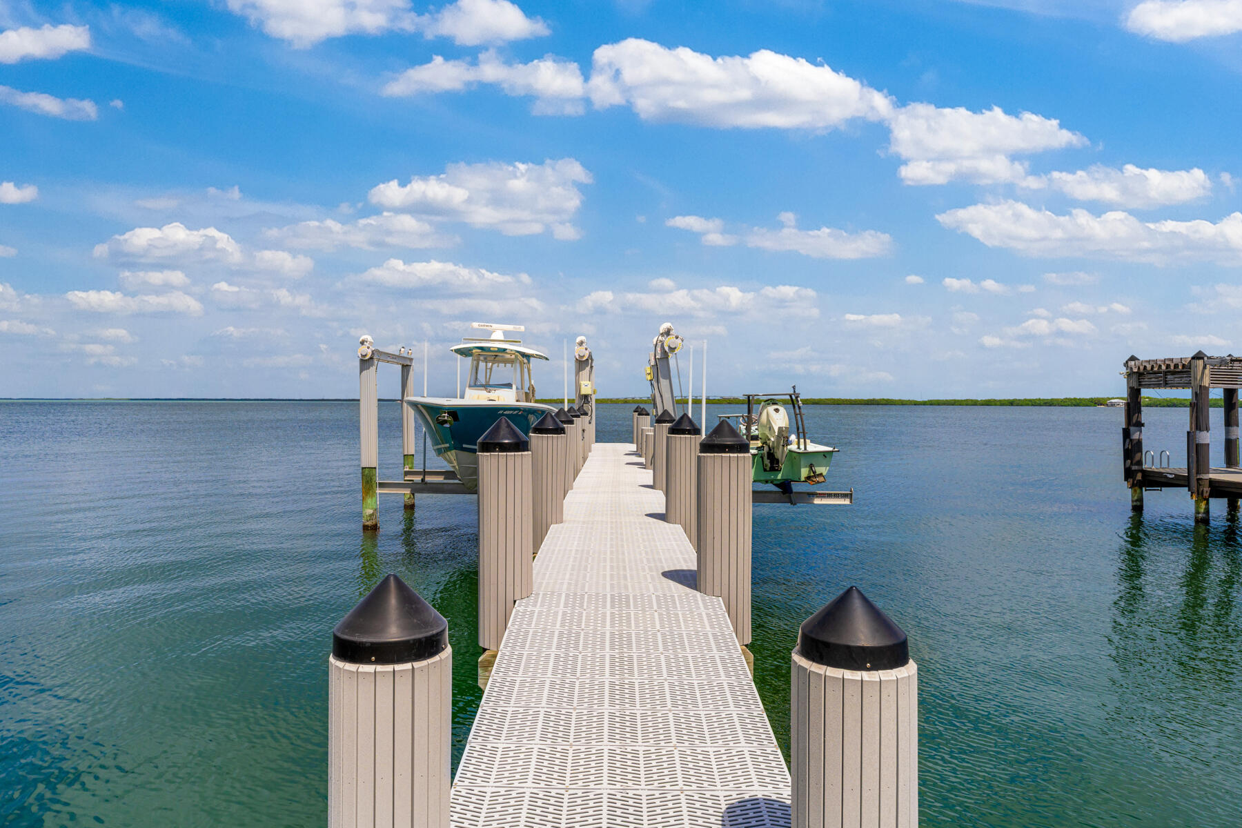 21 Stillwright Way Key Largo, FL 33037 - Photo 48 of 81 16k 4-post Custom Golden Boat Lift
