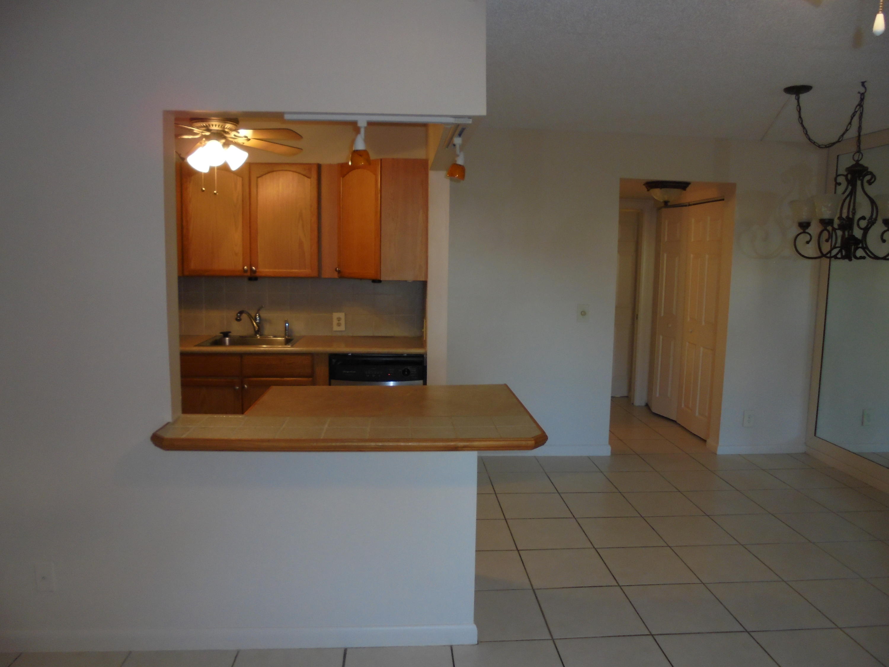 219 Fanshaw F Boca Raton, FL 33434 - Photo 3 of 10 219 Fanshaw F 006