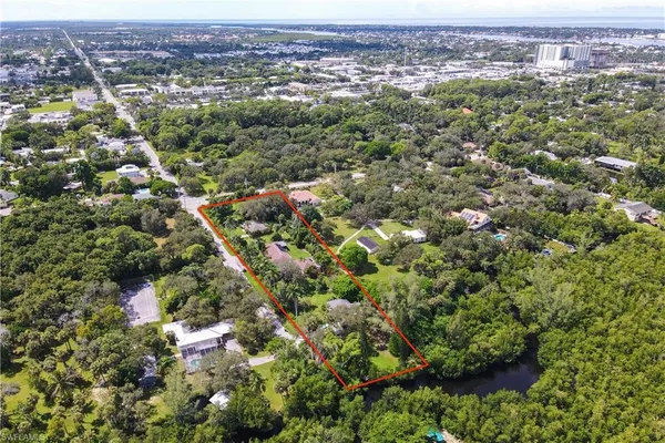 $3,695,000 | 1063 Shadowlawn Drive, Naples, FL 34104