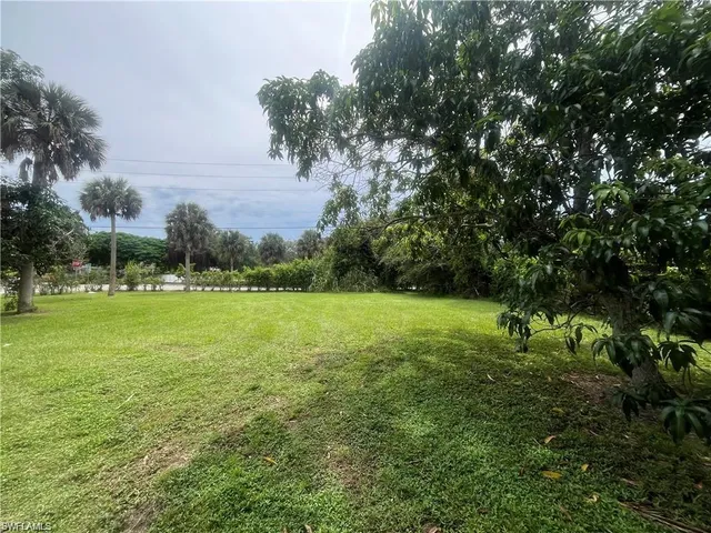 $3,695,000 | 1063 Shadowlawn Drive, Naples, FL 34104