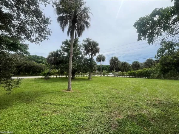 $3,695,000 | 1063 Shadowlawn Drive, Naples, FL 34104