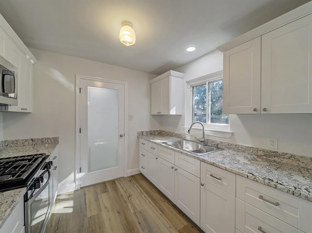 844 Saddle Road White Settlement, TX 76108 - Photo 13 of 27