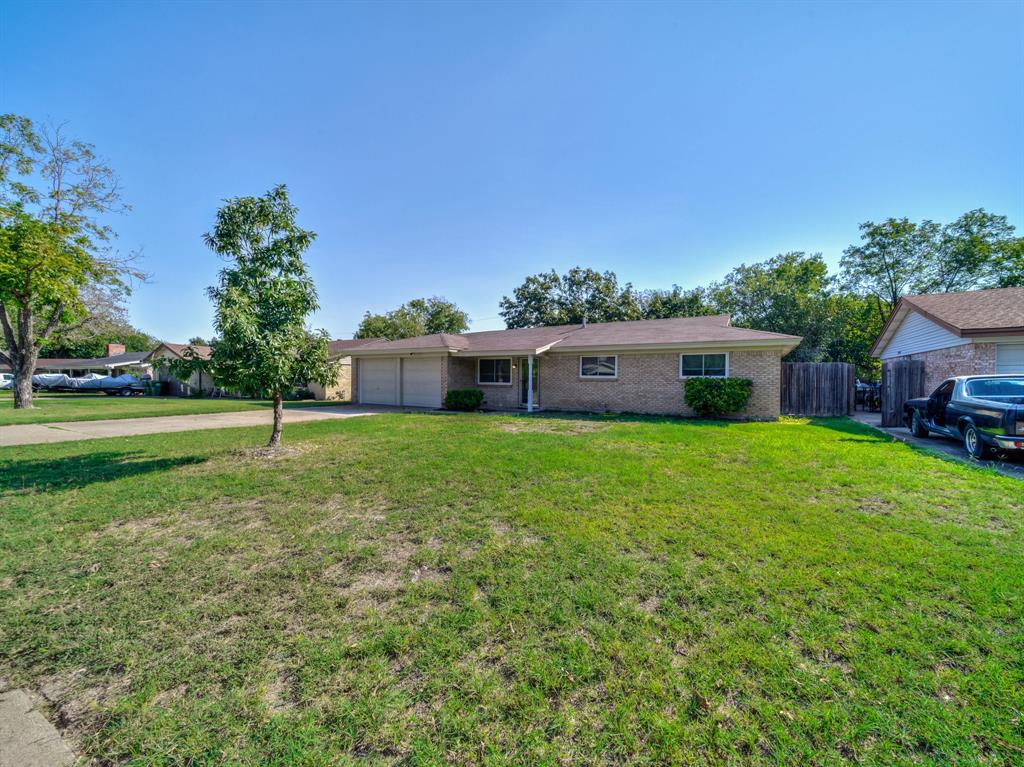844 Saddle Road White Settlement, TX 76108 - Photo 2 of 27