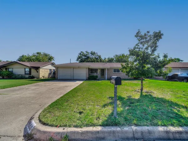 $1,850 | 844 Saddle Road, White Settlement, TX 76108