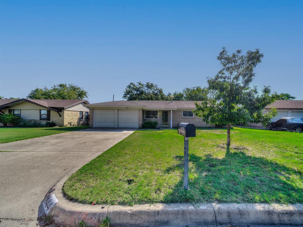 844 Saddle Road White Settlement, TX 76108 - Photo 3 of 27