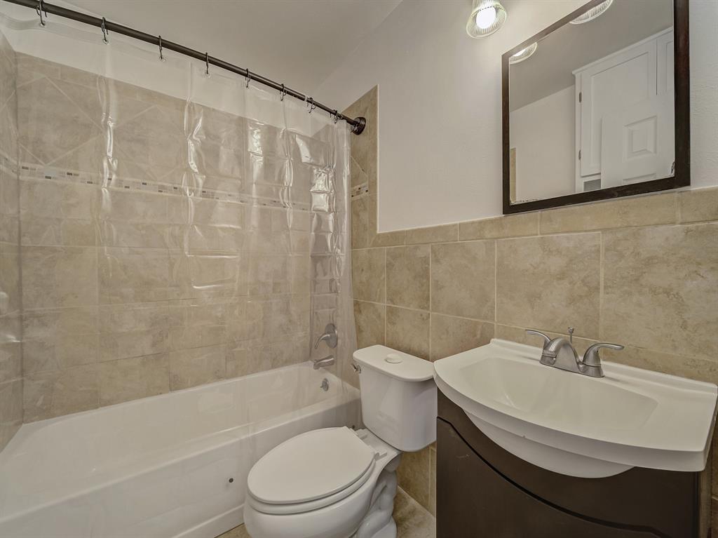 844 Saddle Road White Settlement, TX 76108 - Photo 5 of 27