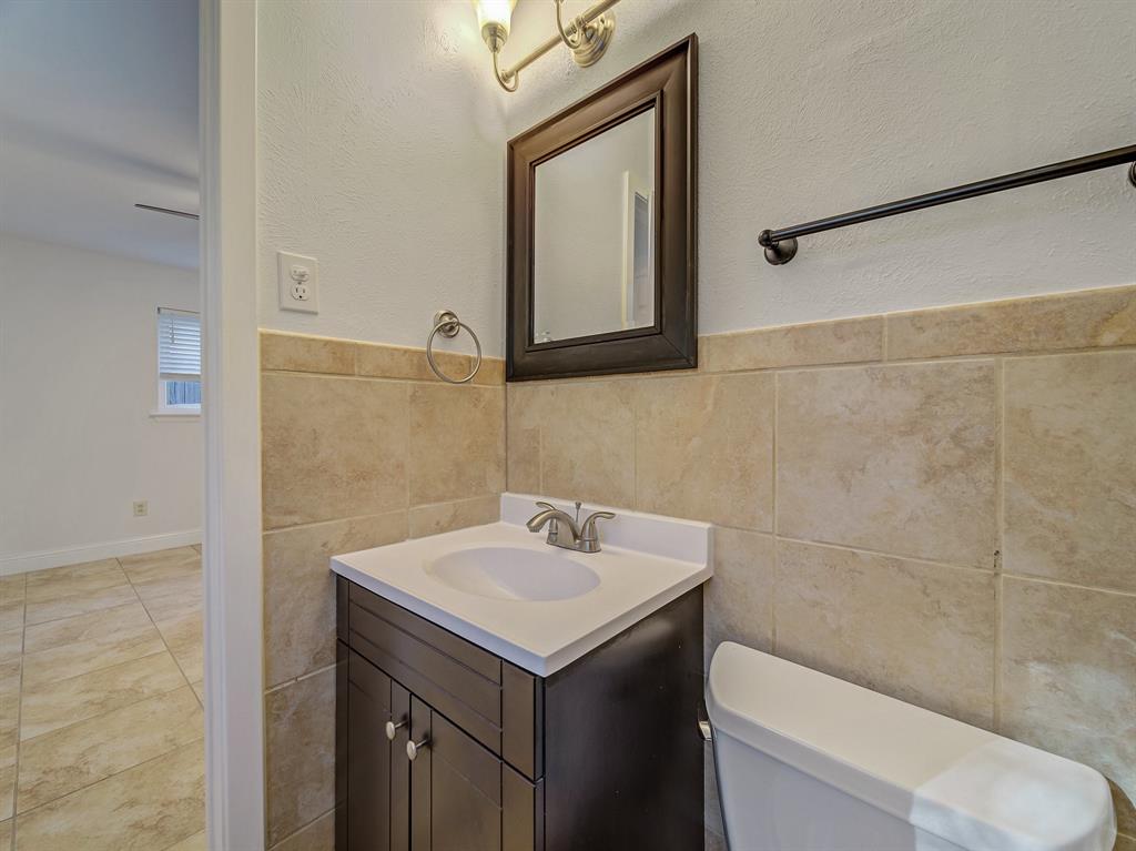 844 Saddle Road White Settlement, TX 76108 - Photo 8 of 27