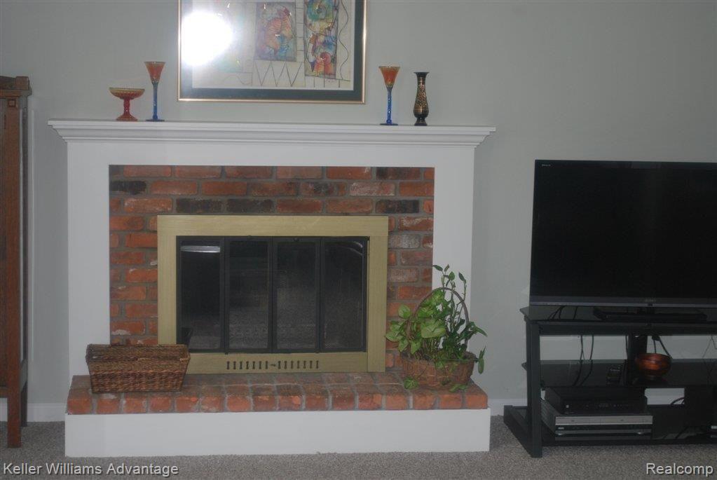 36484 Saxony Road Farmington, MI 48335 - Photo 22 of 24 NATURAL FIREPLACE.JPG