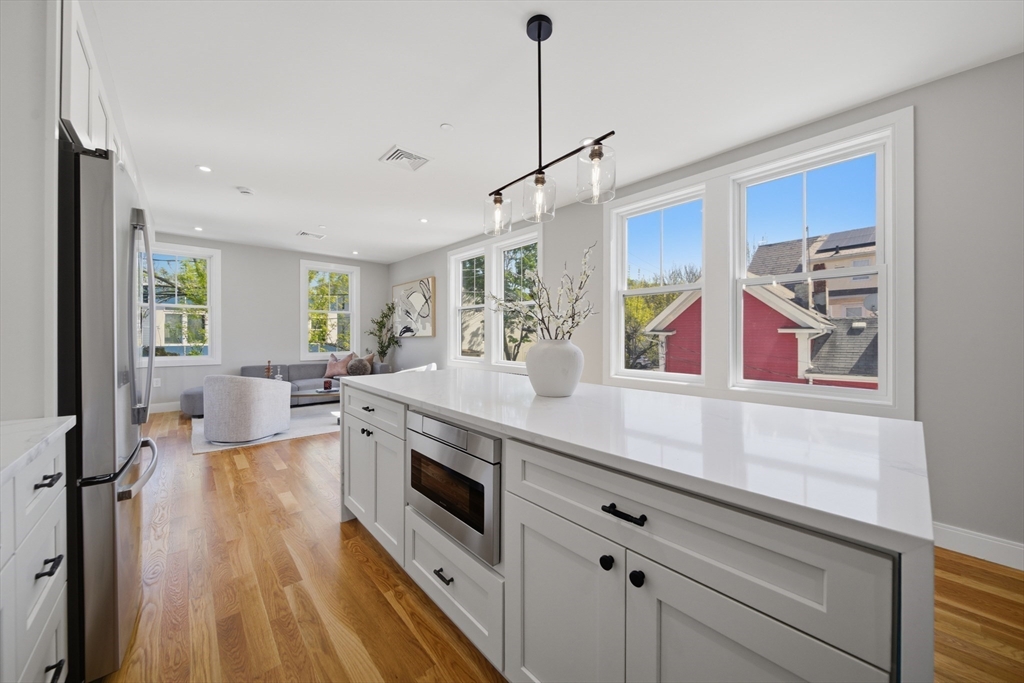 174 Walnut Street, Unit 2 Somerville, MA 02145 - Photo 7 of 32