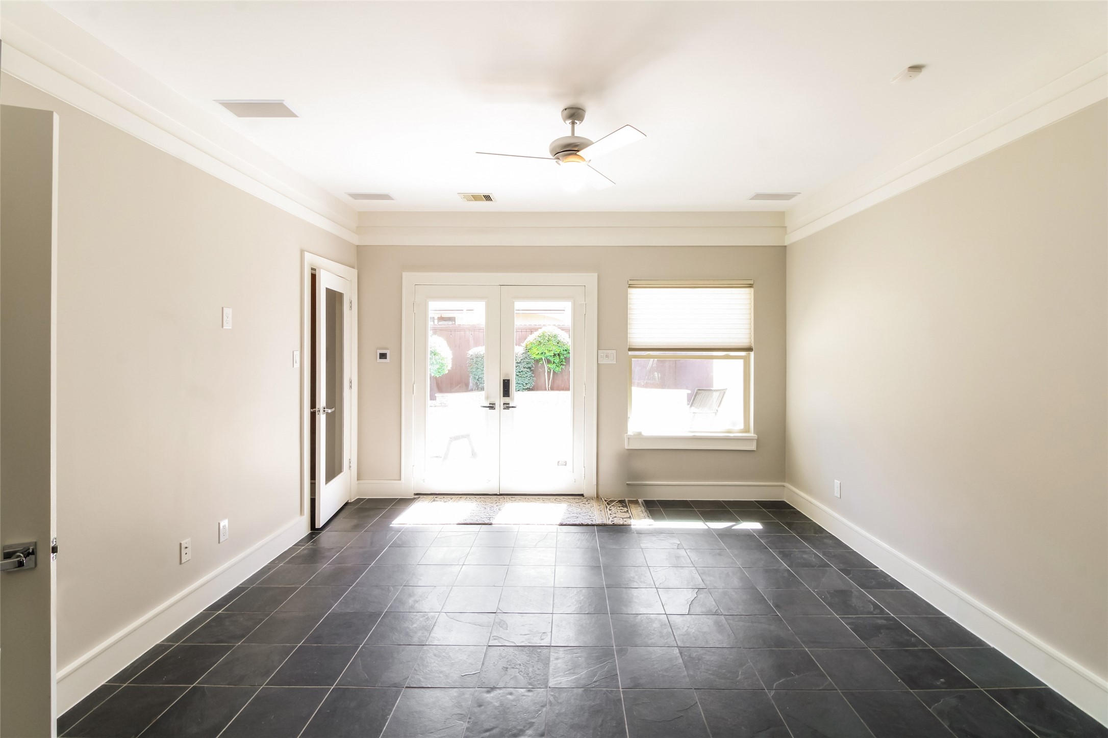 4313 Floyd Street Houston, TX 77007 - Photo 4 of 15