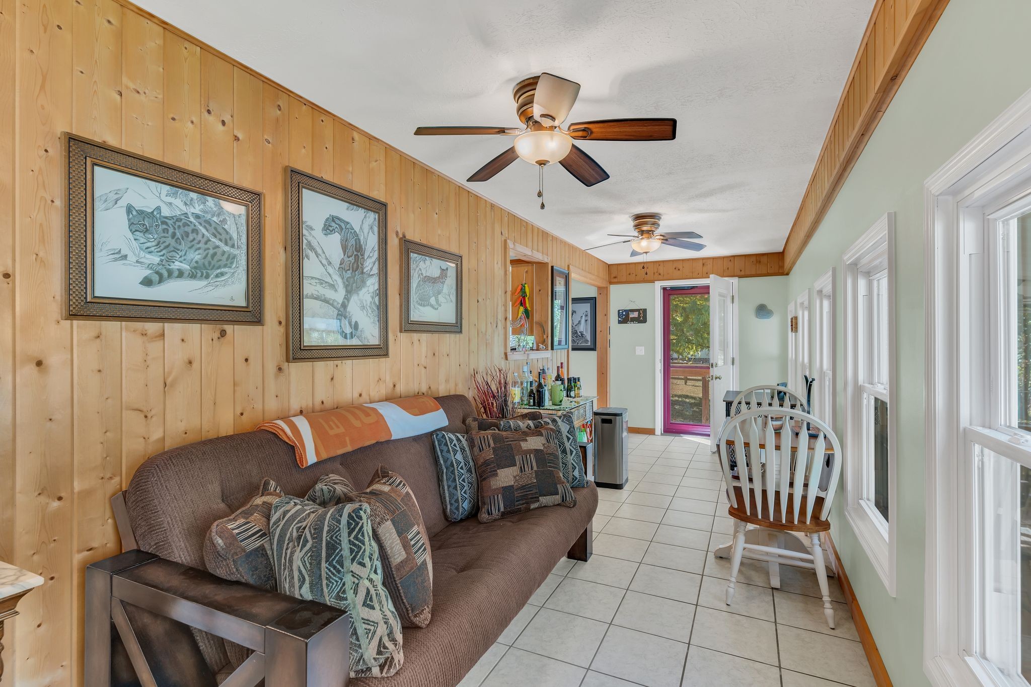 6285 Medley Amonette Road Buffalo Valley, TN 38548 - Photo 13 of 41 a living room with furniture
