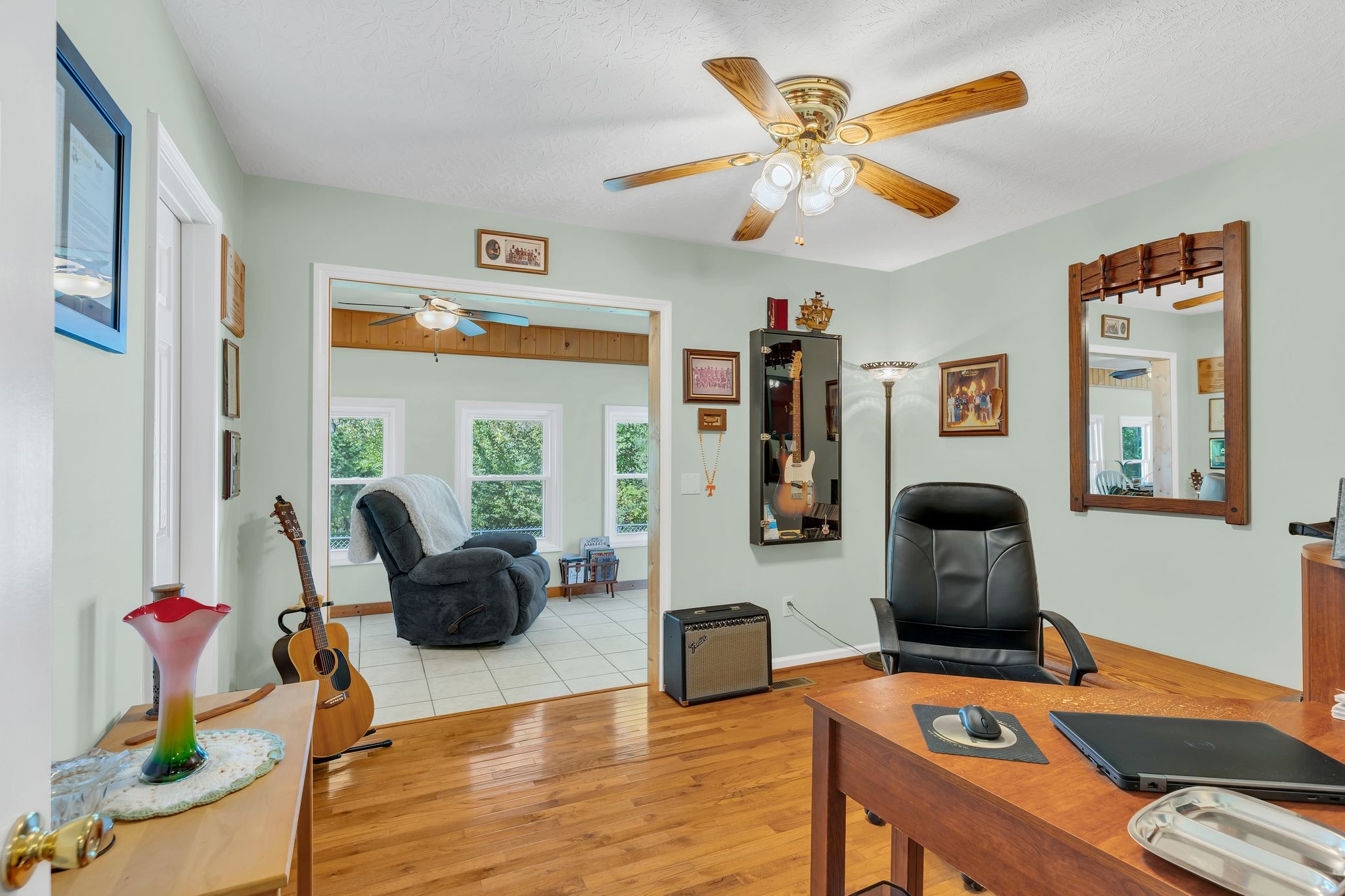6285 Medley Amonette Road Buffalo Valley, TN 38548 - Photo 17 of 41 a living room with furniture and a window