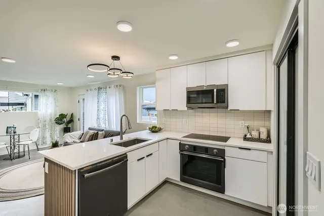 $649,950 | 5928 18th Avenue South, Seattle, WA 98108