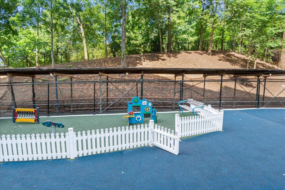 3 Fordham Hill Ovl, Unit 10B Bronx, NY 10468 - Photo 20 of 33 View of patio / terrace